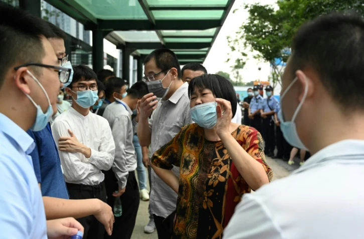Pour le troisième jour d'affilée, des propriétaires spoliés se sont rassemblés devant le siège d'Evergande à Shenzhen, le 15 septembre 2021