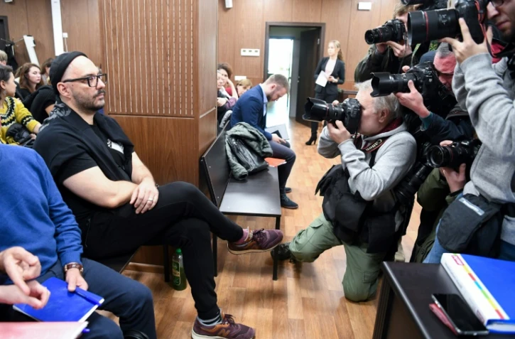 Le metteur en scène russe Kirill Serebrennikov attend l'ouverture de son procès au tribunal de Moscou le 7 novembre 2018  