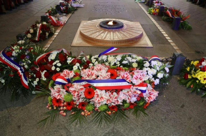 La tombe du soldat inconnu sous l'Arc de Triomphe Ă Paris, le 9 novembre 2018