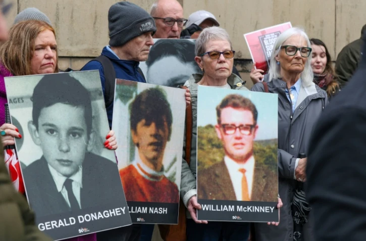 Des proches des victimes du "Bloody Sunday", à Belfast, le 15 septeùbre 2025