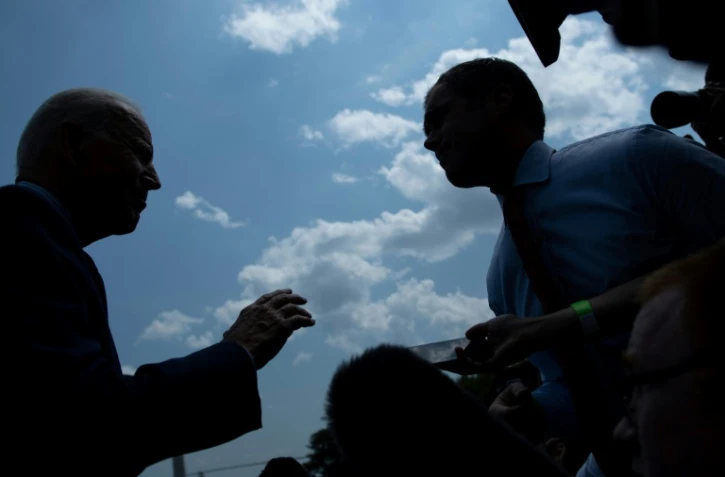 Le président américain Joe Biden répond à des journalistes le 16 juillet 2021 sur les pelouses de la Maison Blanche.