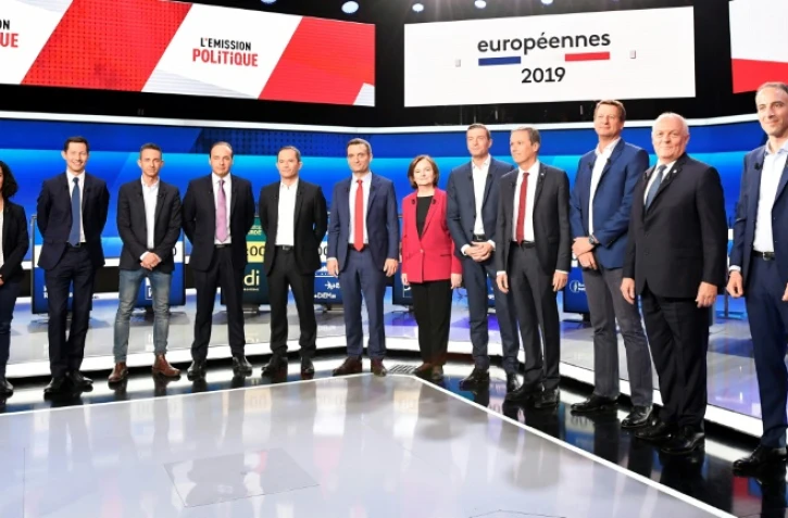 De gauche à droite, les têtes de liste aux élections européennes de mai 25019 sur le plateau de France 2 Manon Aubry (LFI), François-Xavier Bellamy (LR), Ian Brossat (PCF), Jean-Christophe Lagarde (UDI), Benoît Hamon (Générations), Florian Philippot (Les Patriotes), Nathalie Loiseau (LREM), Jordan Bardella (RN), Nicolas Dupont-Aignan (DLF), Yannick Jadot (EELV), François Asselineau (UPR) et Raphaël Glucksmann (liste commune Place publique-PS), à Saint-Cloud, le 4 avril 2019