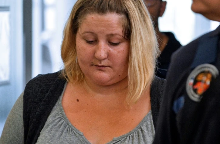 La maman de Fiona, Cécile Bourgeon, à son arrivée au tribunal de Riom le 5 septembre 2016