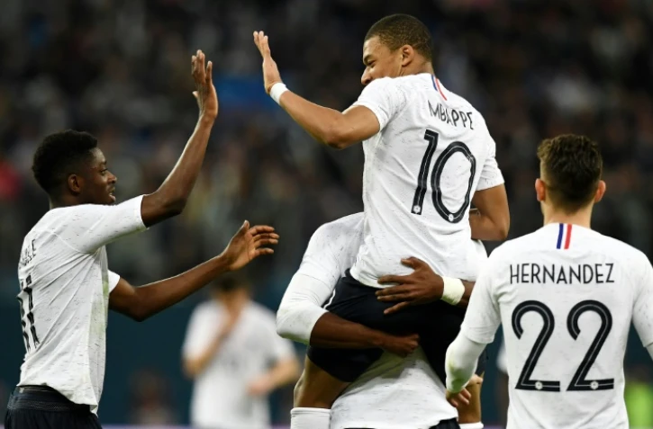L'équipe de France, portée par le doublé de Kylian Mbappé, a dominé la Russie en match amical à Saint-Pétersbourg, le 27 mars 2018