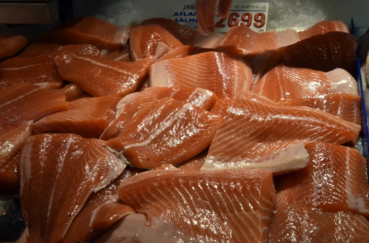 Le saumon frais issu de filières conventionnelles, qu'il vienne de Norvège ou d'Irlande, est moins contaminé qu'avant
