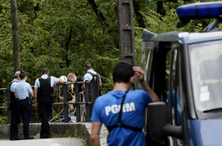Des gendarmes mènent les recherchas pour retrouver les traces de Maëlys, fillette de 9 ans disparue, le 6 septembre 2017