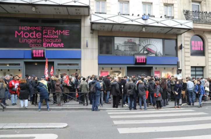 Manifestation devant le magasin Tati, le 4 mai 2017 à Paris
