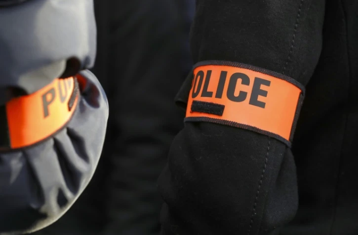 Le beau-père, dont les coups de ceinture ont causé la mort d'un adolescent de 15 ans vendredi soir dans un appartement de Vitry-sur-Seine (Val-de-Marne), a été mis en examen et écroué.