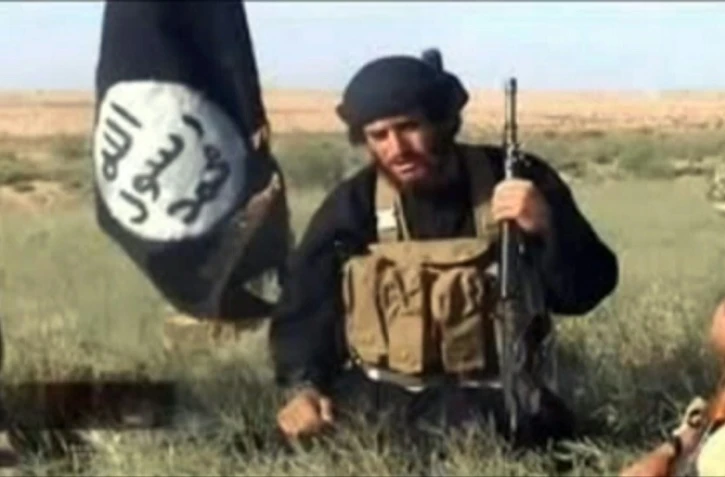 Capture d'écran d'une video postée le 8 juillet 2012 sur YouTube du porte-parole officiel de l'organisation EI, le syrien Abou Mohammed Al-Adnani