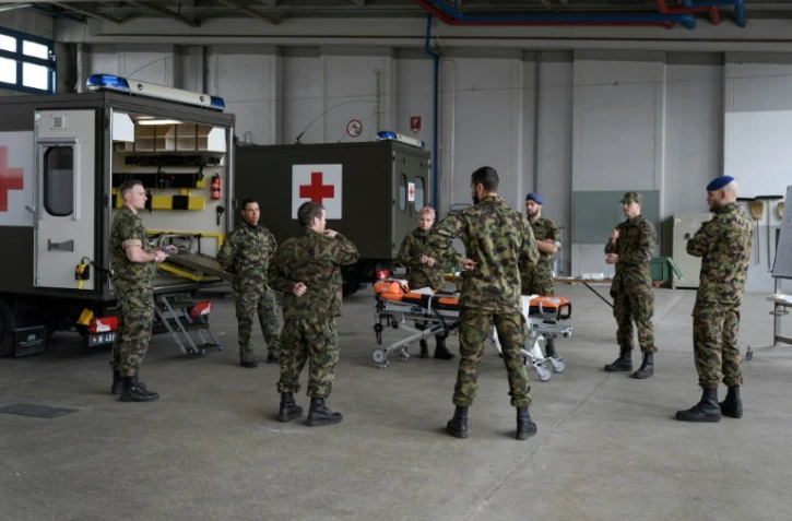 Des officiers de l'armée suisse en formation à Bière (ouest) le 22 mars 2020
