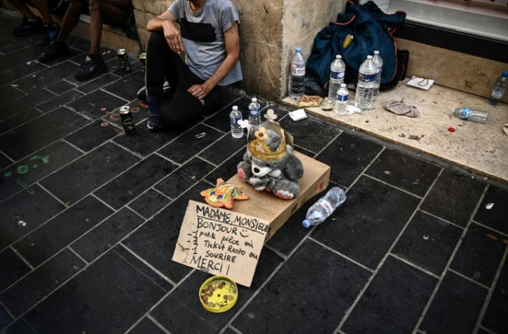 La disparition des tickets resto papier est synonyme de perte de ressources pour les personnes à la rue, déjà pénalisées par la diminution des pièces de monnaie dans les poches des Français