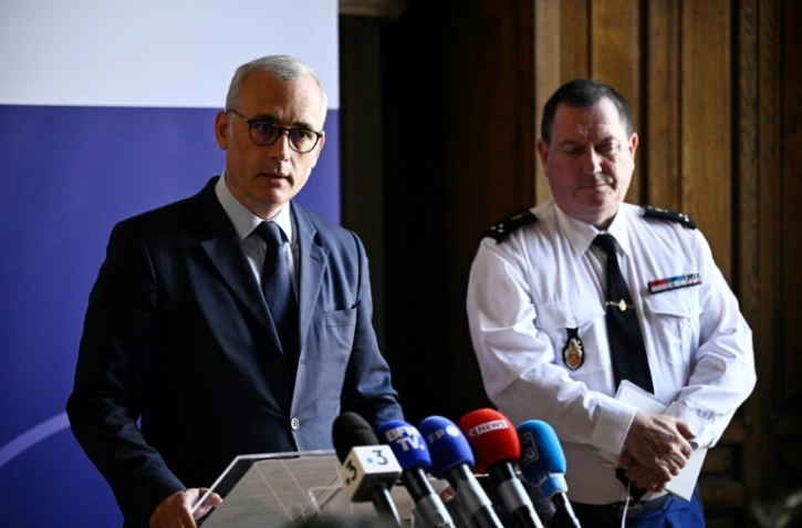 Le procureur de Rouen Frédéric Teillet (G) donne une conférence de presse avec le commandant de la région Normandie le général Stéphane Gauffeny à Rouen le 13 juillet 2024