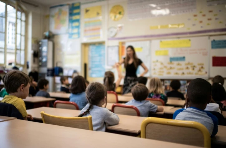 Plus de 850.000 enseignants reprennent le chemin des classes pour une journée de pré-rentrée vendredi avant l'arrivée de leurs élèves lundi, dans un contexte de nouvelle incertitude gouvernementale et de pressions budgétaires