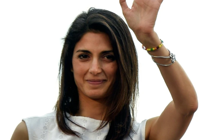 Virginia Raggi, élue première femme maire de Rome, le 17 juin 2016 à Ostia Lido près de Rome