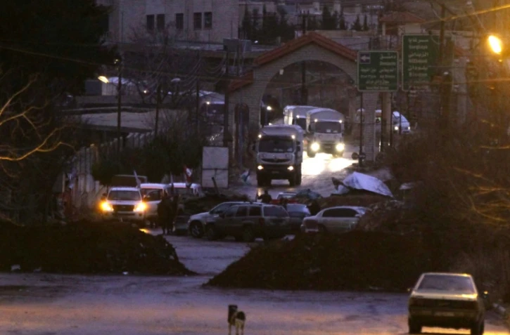 Des convois d'aide du Croissant Rouge syrien entrent le 14 janvier 2016 dans Madaya