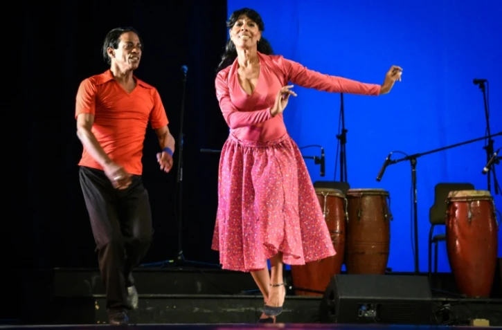 Leticia Herrera, vedette du Tropicana sur scène du théâtre national de la Havane, le 16 avril 2016 