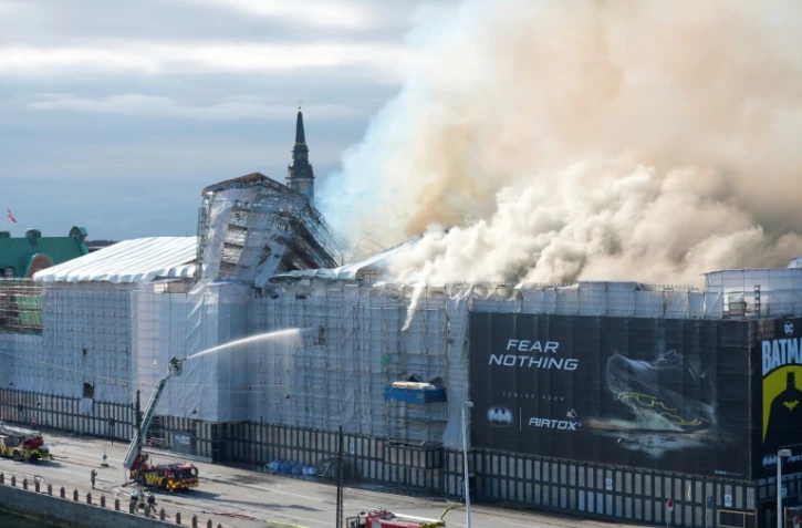 L'ancienne Bourse de Copenhague en feu, le 16 avril 2024