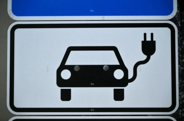 Automobile: Paris et Berlin officialisent un accord qui ralentit le passage au tout-électrique