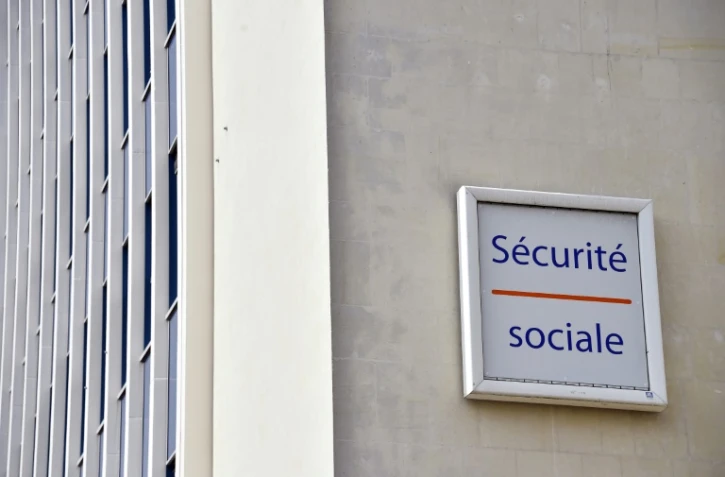 Le Covid-19 n'a pas fini de peser sur la Sécu: après un déficit record de 44,7 milliards d'euros cette année, une perte de 25,5 milliards est attendue en 2021