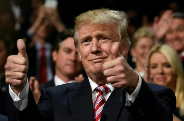 Donald Trump lève les pouces lors de la convention républicaine à Cleveland, le 20 juillet 2016