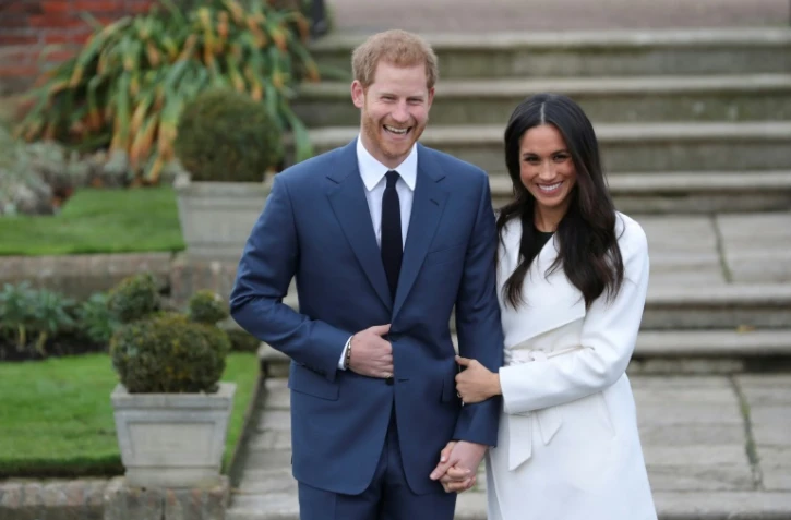 Le prince Harry et sa fiancée l'actrice Meghan Markle à Londres le 27 novembre 2017 lors de l'annonce de leur prochain mariage