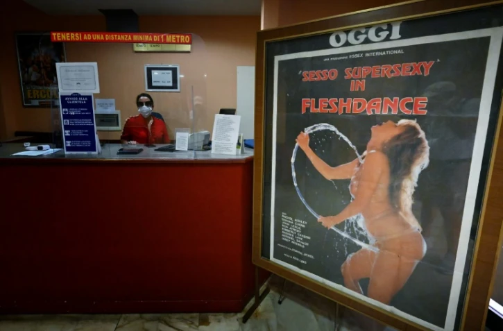 L'entrée du cinéma "Ambasciatori" à Rome, le 26 août 2020, la dernière salle qui projette des films porno