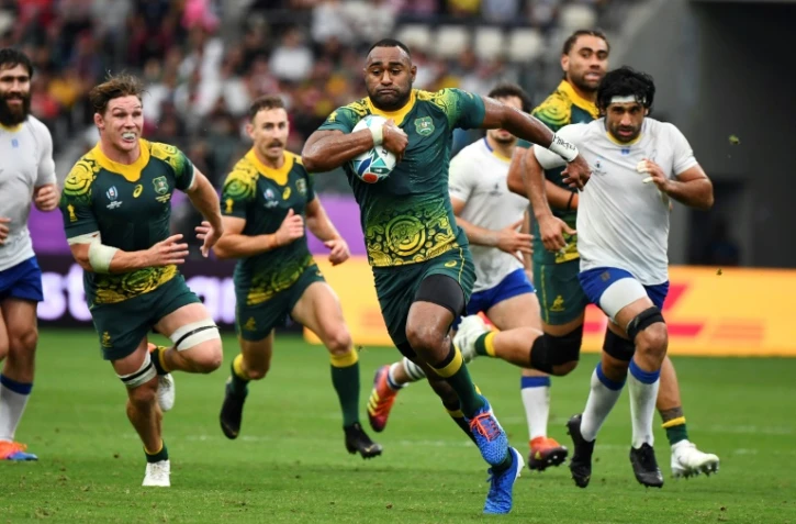 Le centre australiens Tevita Kuridrani s'échappe pour aller inscrire un essai face aux Uruguayens lors du Mondial, le 5 octobre 2019 à Oita