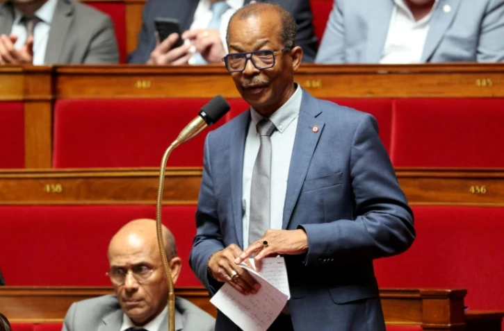 Élie Califer, le député à l'origine de la proposition de loi visant à reconnaître la "part de responsabilité" de l'État dans le scandale du chlordécone aux Antilles, à l'Assemblée nationale à Paris le 28 mai 2026