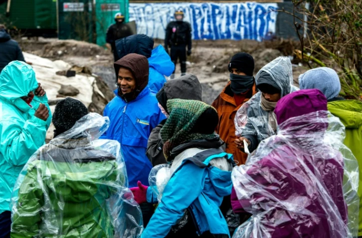 Des migrants lors de l'évacuation de la "Jungle" le 3 mars 2016 à Calais