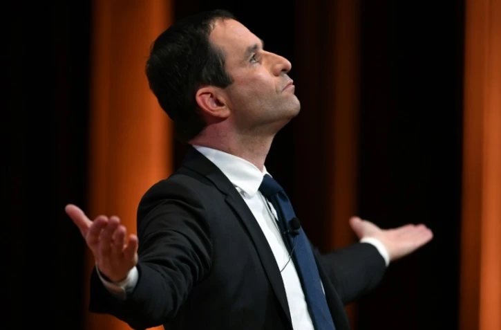 "On me fait le procès de quoi ? D'être élu de banlieue, d'être confronté à la réalité de ce communautarisme que je combats, autrement que par des mots", tempête Benoit Hamon 