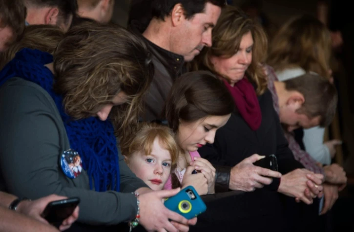 Des partisans de Marco Rubio prient pendant la campagne du candidat républicain à Greenville en Caroline du Sud, le 12 février 2016