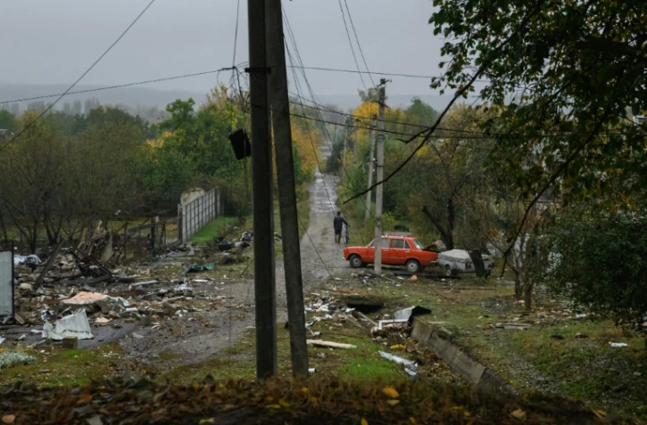Des maisons détruites par des bombardements, à Droujkivka, dans la région de Donetsk, dans l'est de l'Ukraine, le 10 octobre 2025