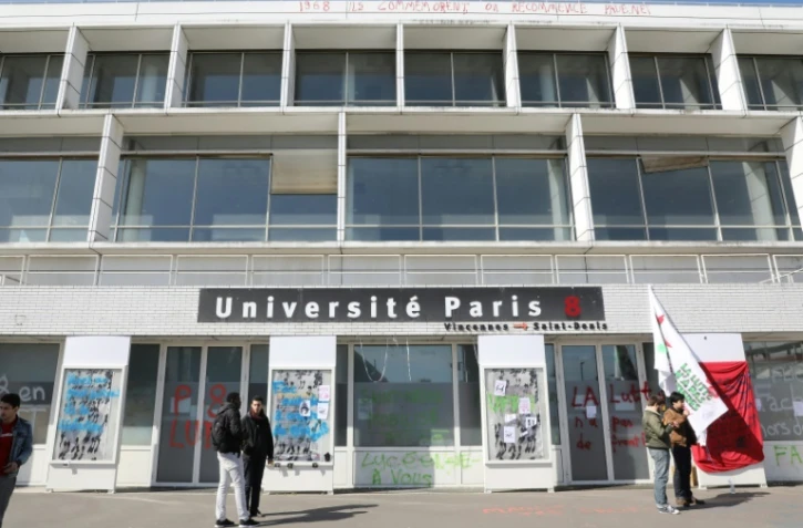 Photo de l'entrée de l'Université de Saint-Denis, le 6 avril 2018