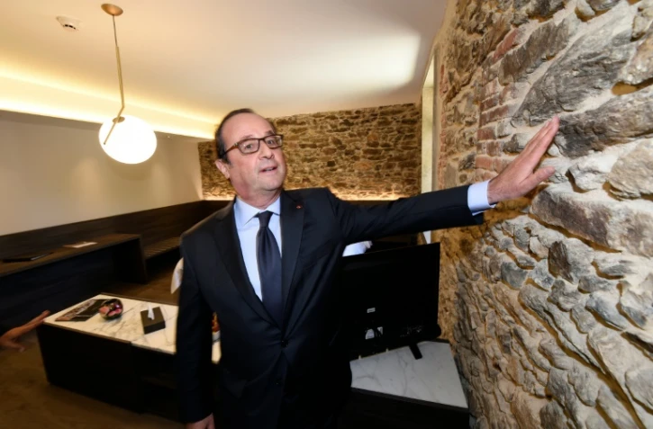François Hollande inaugure un luxueux domaine hôtelier, le 11 août 2016 à Arnac-Pompadour en Corrèze