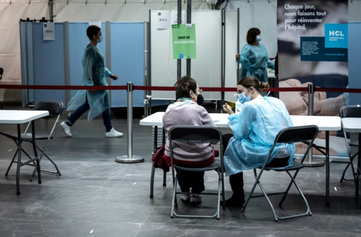 Dans un centre de vaccination Ă Lyon, le 29 mars 2021 en France