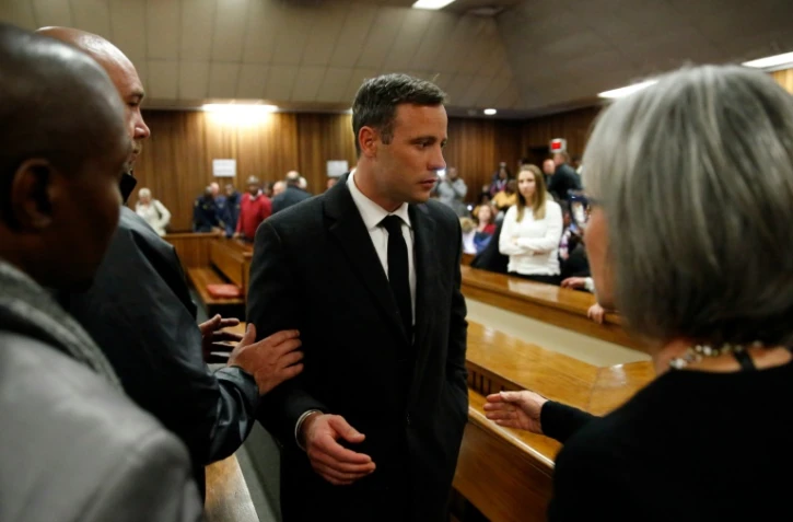 Oscar Pistorius quitte le tribunal à Prétoria, le 6 juillet 2016