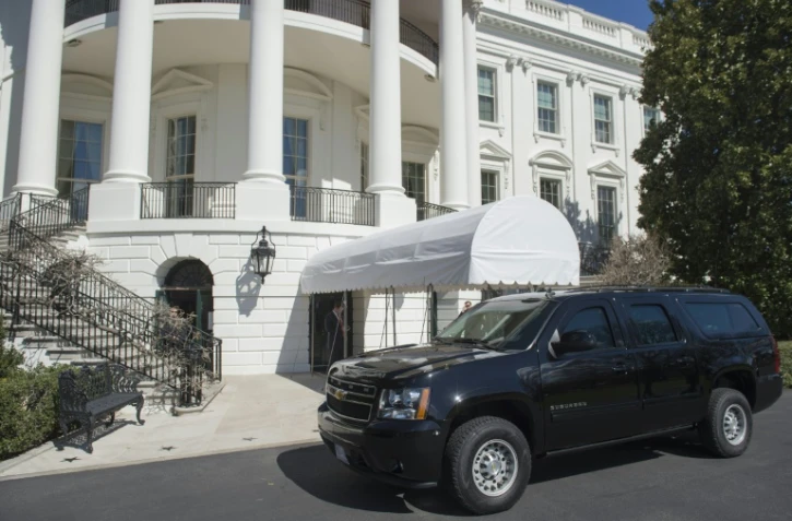 Un véhicule garé devant le portique Sud de Maison Blanche, le 11 mars 2017 à Washington