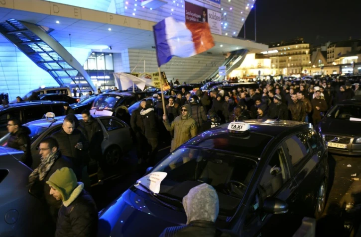 Manifestation de chauffeurs de taxis à Paris le 26 janvier 2016, qui protestent notamment contre Uber
