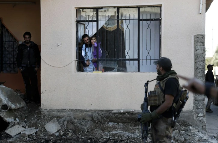 Un soldat des forces spéciales irakiennes patrouille à Mossoul, le 22 novembre 2016