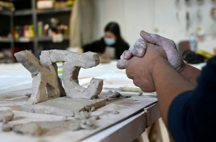 Des étudiants prennent part à un atelier d'art thérapie proposé par l'association Pool d'art à Rennes, le 8 mars 2021