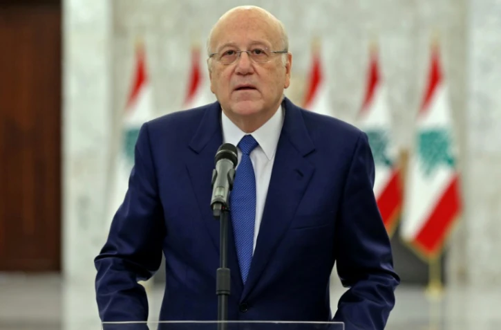 Photo fournie par l'agence libanaise  Dalati and   Nohra, le 10 septembre 2021 du Premier ministre désigné Najib Mikati annonçant la formation du nouveau gouvernement au palais présidentiel de Baabda (est de Beyrouth)