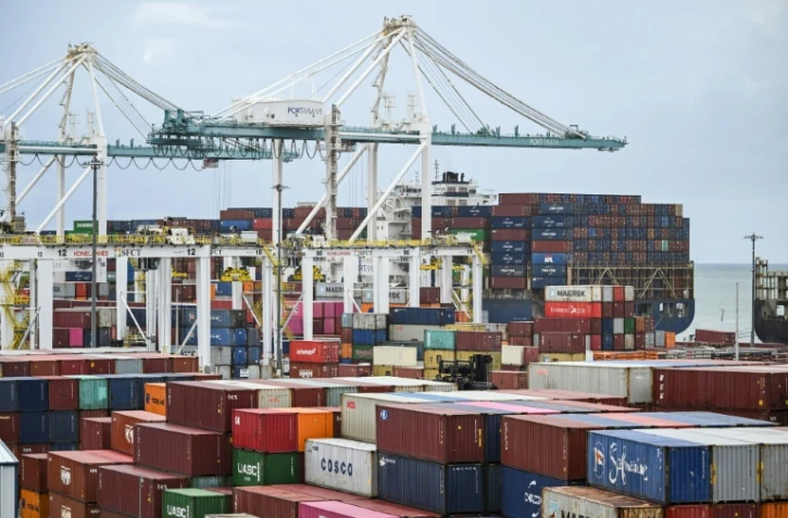 Des conteneurs débarqués d'un cargo au port de Miami, en Floride, le 7 août 2025 aux Etats-Unis