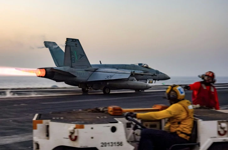 Un F/A-18 Super Hornet américain décolle du porte-avions USS Harry S. Truman en mer Rouge, le 16 mars 2025