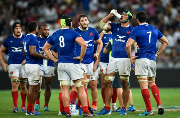Les joueurs du XV de France à la mi-temps du test match contre l'Ecosse à l'Allianz Riviera de Nice, le 17 août 2019.