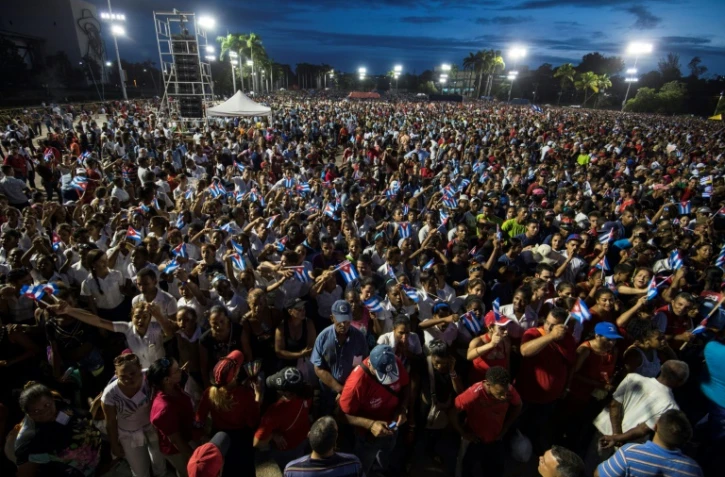 Des Cubains rendent hommage à Fidel Castro à Santiago, le 3 décembre 2016