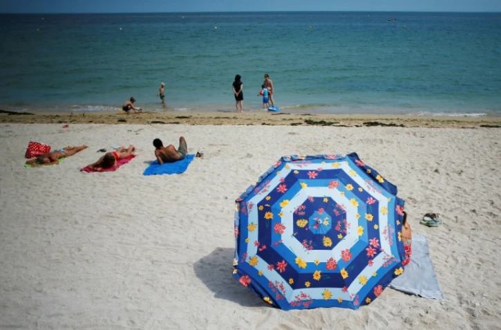 Labellisées sans tabac, une cinquantaine de plages du littoral français tentent de bannir la cigarette