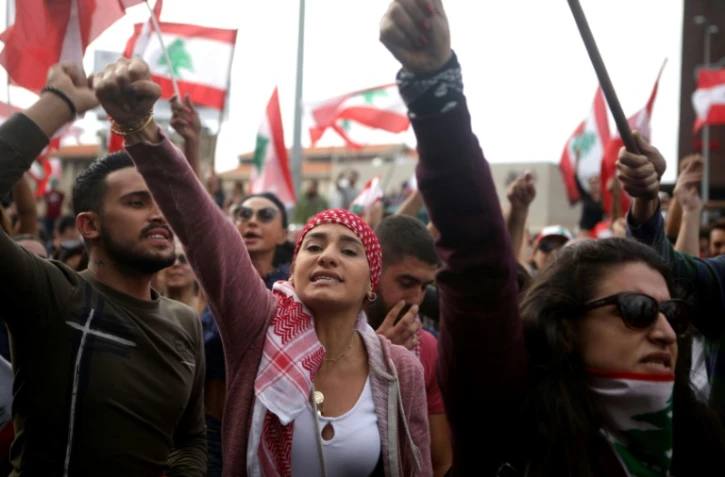 Des manifestants libanais à Jal al Dib, au nord-est de Beyrouth, le 24 octobre 2019