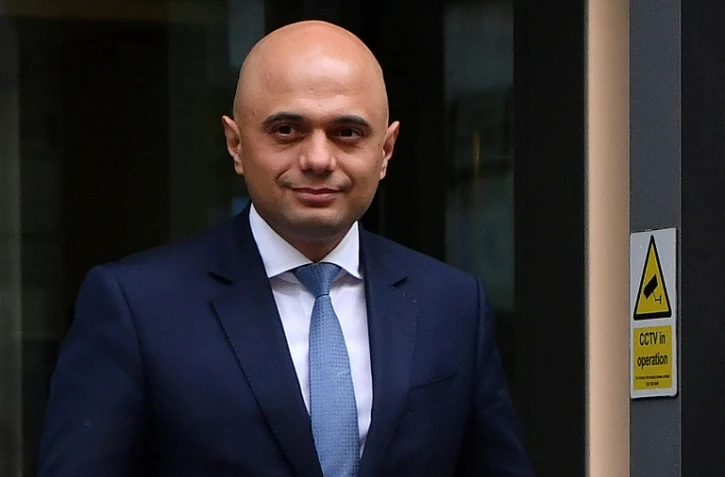 Le ministre de l'Intérieur Sajid Javid sort du ministère à Londres le 30 avril 2018