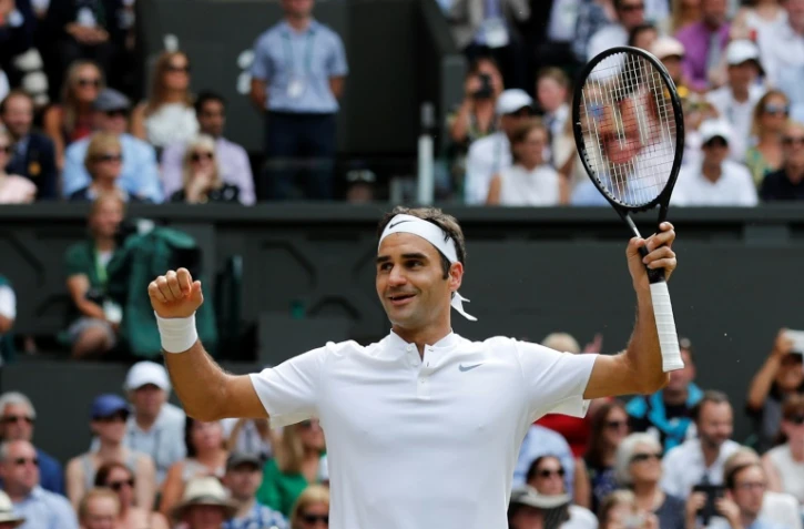 Le Suisse Roger Federer après sa victoire en finale de Wimbledon pour la 8e fois, un record, le 16 juillet 2017
