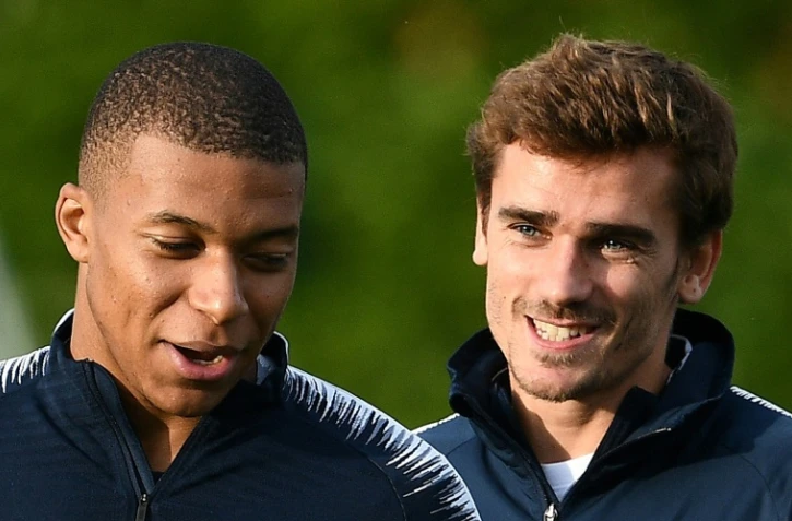 Les champions du monde Kylian Mbappé et Antoine Griezmann lors d'un entraînement à Clairefontaine, le 13 octobre 2018